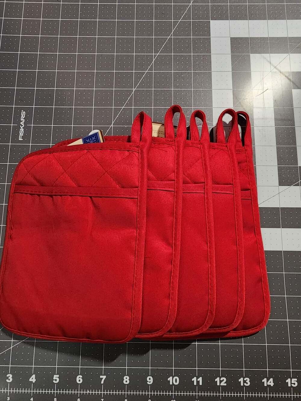 Home Collection Pot Holder 6.75 in x 8.5 in Red Pocket Non-Slip 4-Pack